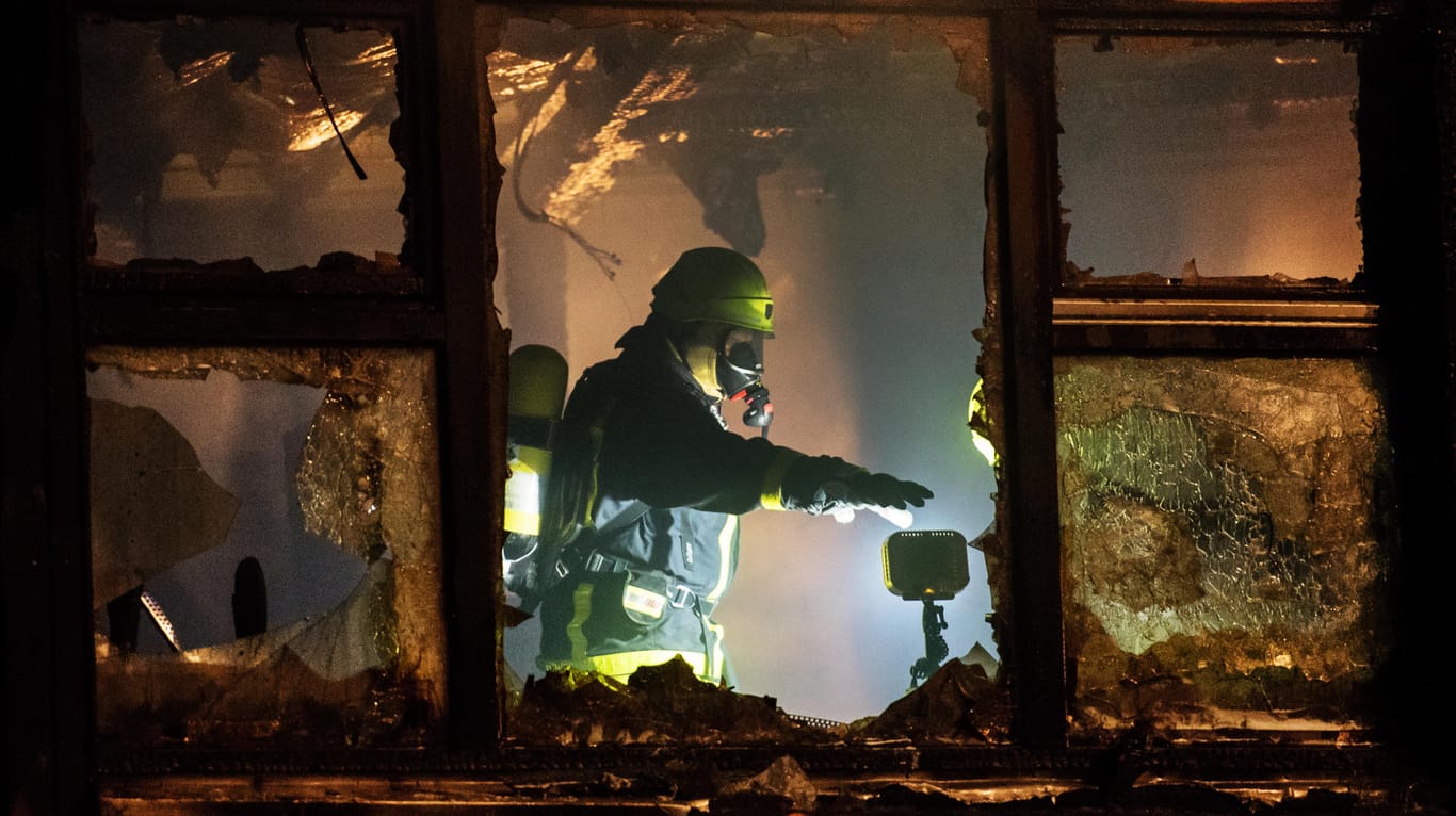 Trotz eines schnellen Einsatzes der Feuerwehr konnte das Holzgebäude nicht mehr gerettet werden.