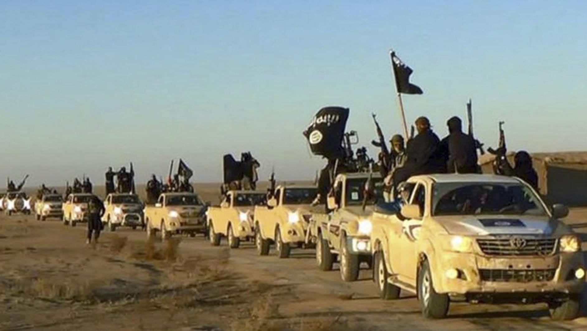 Fahrzeugkonvoi mit Mitgliedern der Terrormiliz Islamischer Staat (Symbolbild). Fahrzeugkonvoi mit Mitgliedern der Terrormiliz Islamischer Staat (Symbolbild).