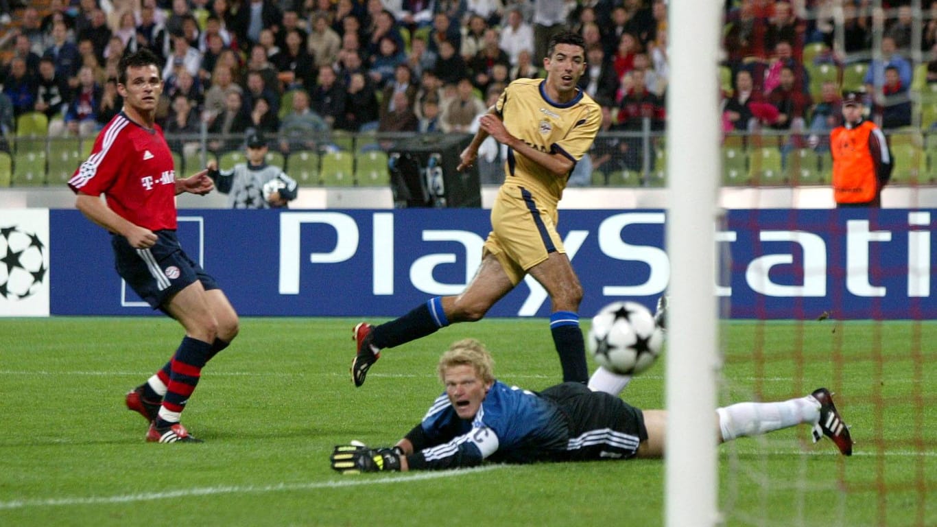 Da war selbst Oliver Kahn machtlos: Makaay beim 1:0 für La Coruña in München.