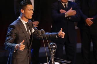 Cristiano Ronaldo wurde auf einer Fifa-Gala in London als Weltfußballer geehrt.