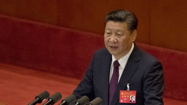 Chinas Staats- und Parteichef Xi Jinping während der Eröffnungszeremonie des 19. Chinas Staats- und Parteichef Xi Jinping während der Eröffnungszeremonie des 19.