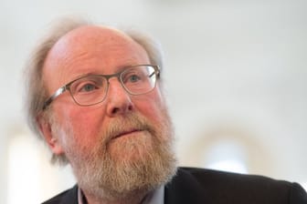 Wolfgang Thierse: "Ich kann nur raten, dass der Bundestag sich nicht auf die AfD fixieren lässt und nicht über jedes Stöckchen springt, das sie hinhält".