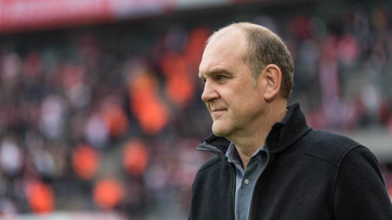 Jörg Schmadtke beim Kellerduell mit dem 1. FC Köln gegen Werder Bremen am Wochenende. Da dachte noch niemand, dass er den Klub verlässt.