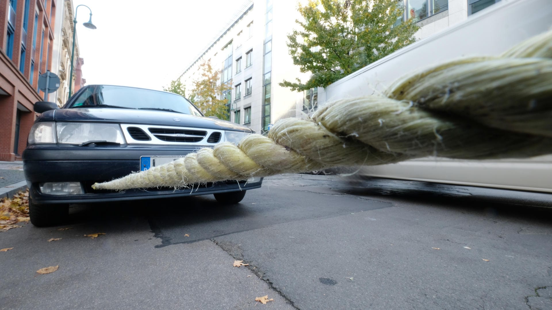 Beim Abschleppen sollte man immer darauf achten, dass das Seil ausreichend gespannt ist.