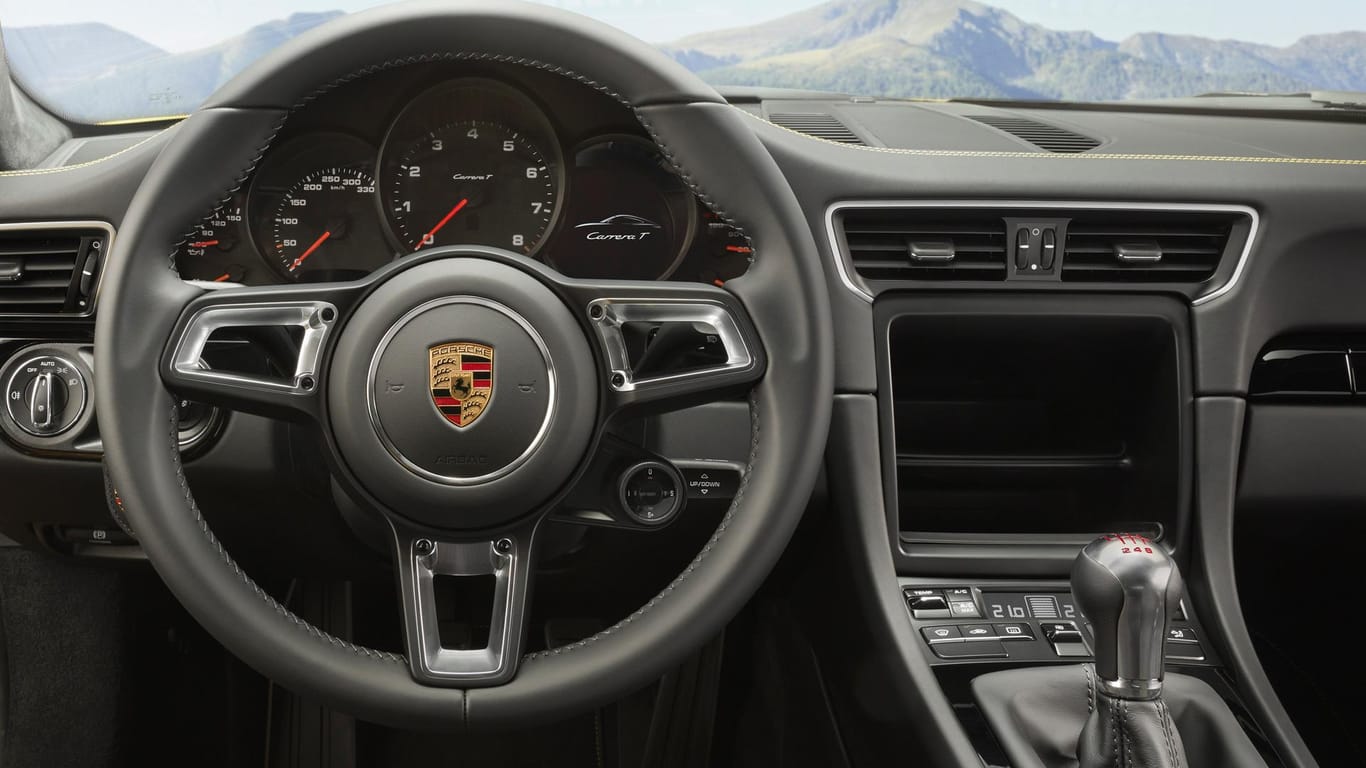 Den Porsche 911 Carrera T gibt es wahlweise mit Siebengang-Handschaltgetriebe oder PDK.