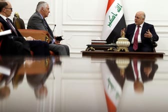 US-Außenminister Rex Tillerson im Gespräch mit dem irakischen Premierminister Haider al-Abadi in Baghdad