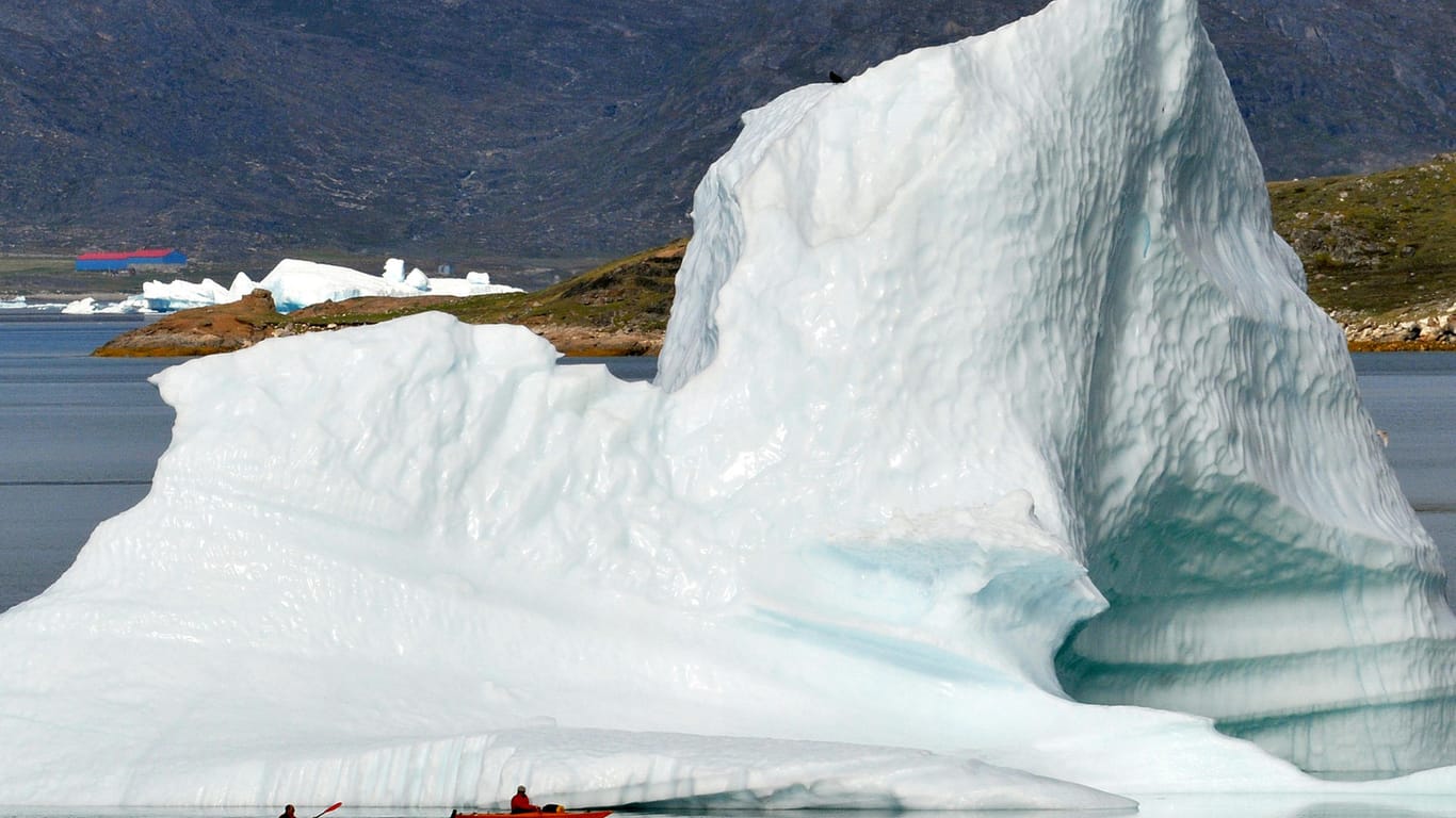 Eisberg im Fjord von Narsaq (Grönland)