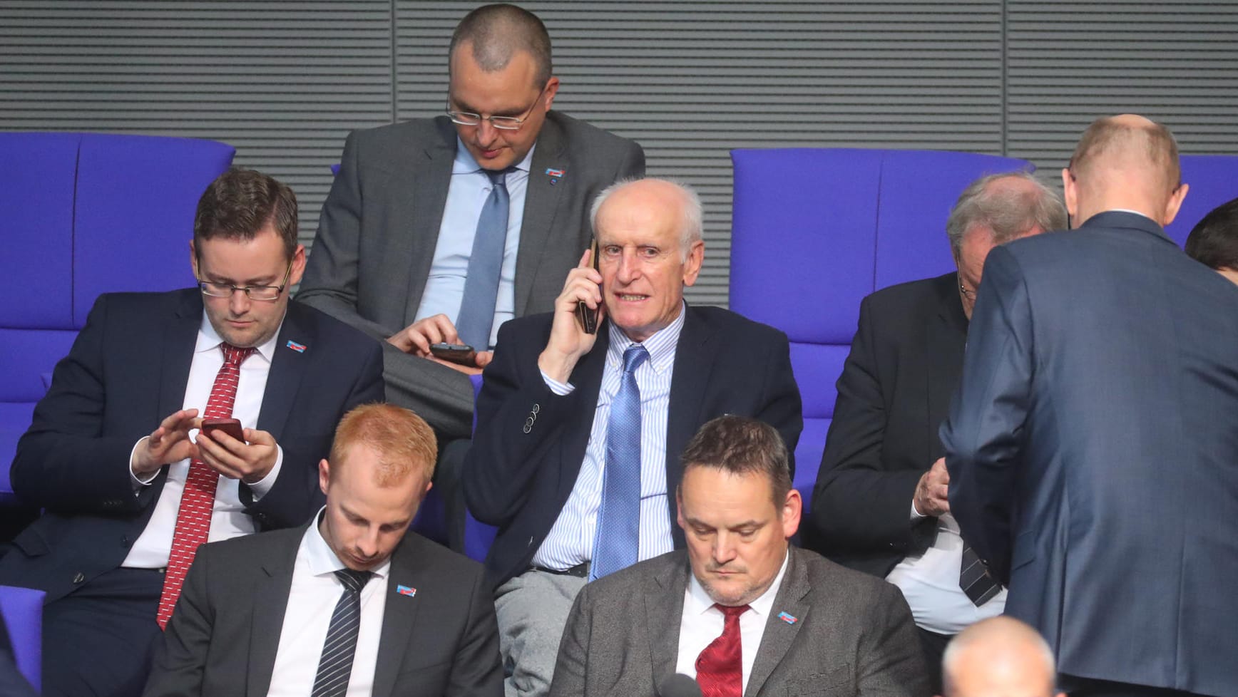 AfD-Mann Albrecht Glaser und andere Mitglieder seiner Fraktion im Bundestag.