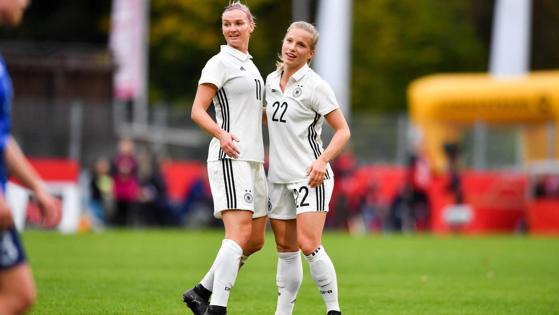 Treffsicher: Alexandra Popp (l.) und Tabea Kemme trafen gegen die Färöer jeweils zweimal. Treffsicher: Alexandra Popp (l.) und Tabea Kemme trafen gegen die Färöer jeweils zweimal.