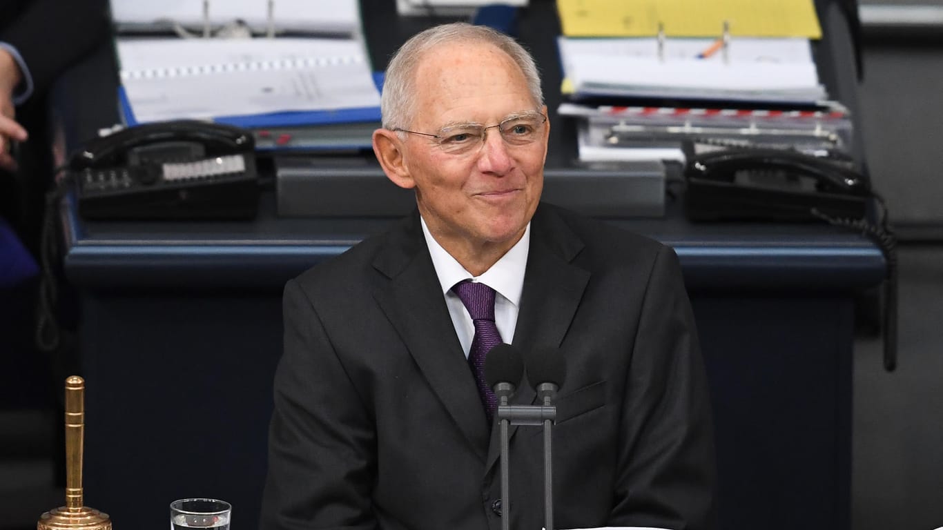 Der neugewählte Bundestagspräsidenten Wolfgang Schäuble (CDU) vor seiner ersten Rede im neuen Amt.