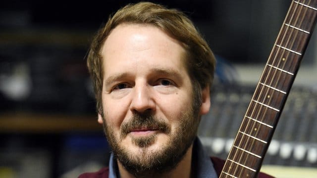 Gisbert zu Knyphausen in Berlin in seinem Tonstudio.