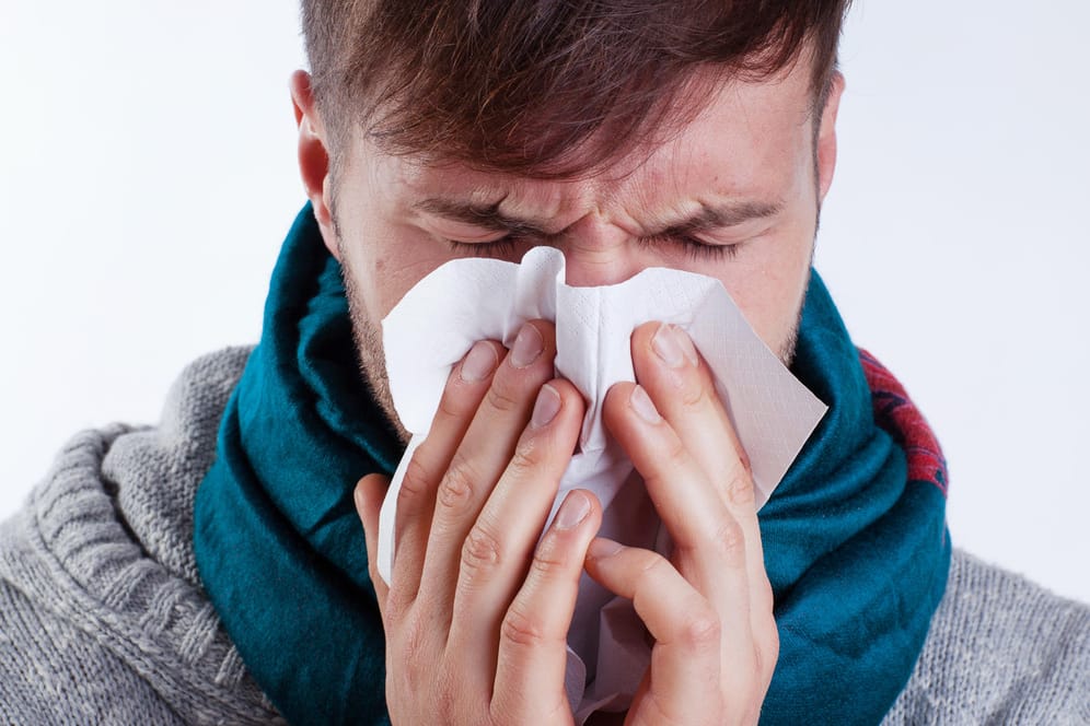 Wenn man doch bloß schnauben könnte – bei einer Sinusitis ist die Nase häufig komplett dicht.