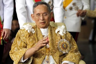 Er wurde verehrt wie ein Halbgott: König Bhumibol Adulyadej von Thailand nach einer Feier anlässlich seines 84.