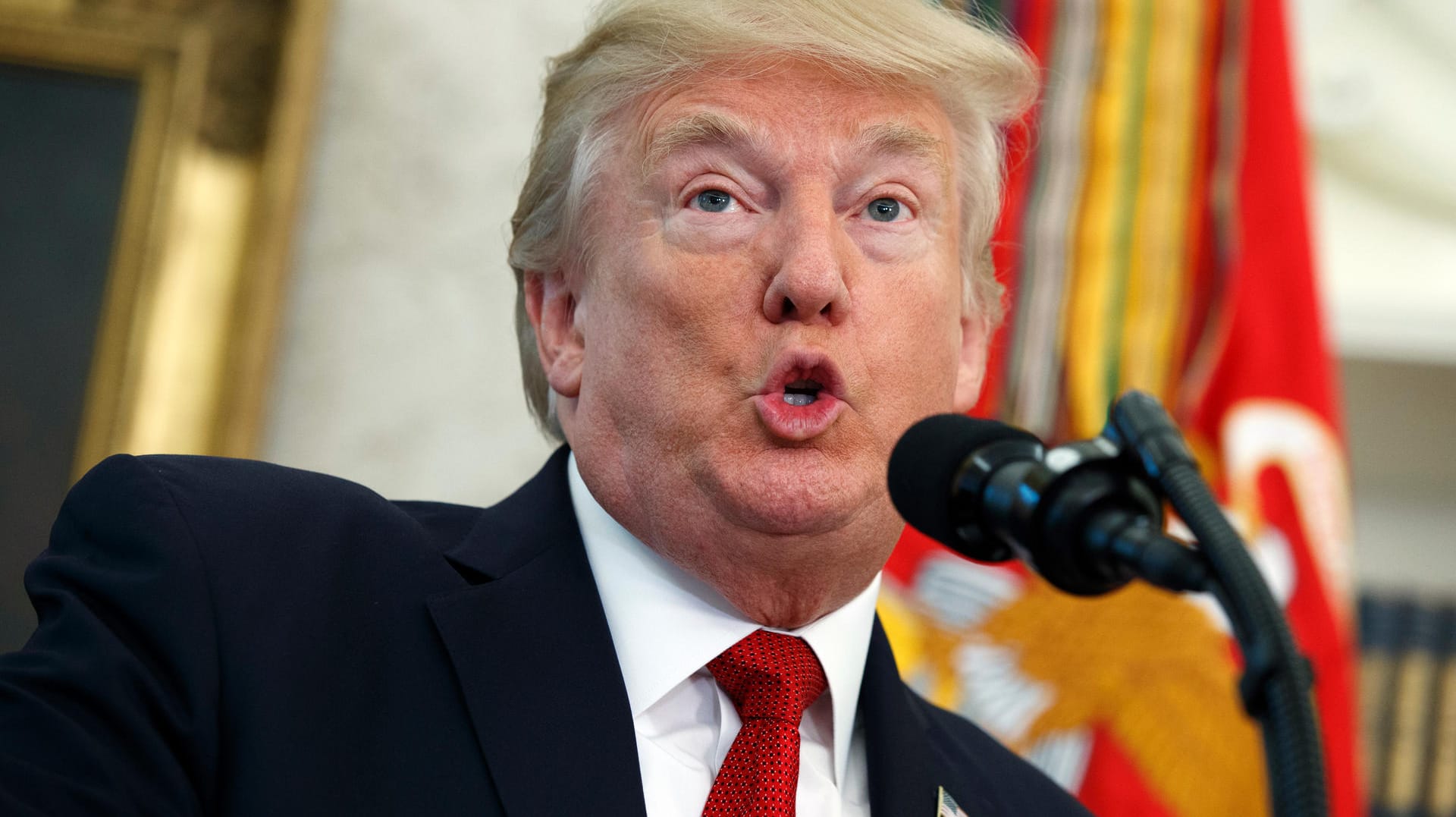 Seit seinem Amtsantritt versucht US-Präsident Donald Trump die Einreisebestimmungen in die USA zu verschärfen. Seit seinem Amtsantritt versucht US-Präsident Donald Trump die Einreisebestimmungen in die USA zu verschärfen.