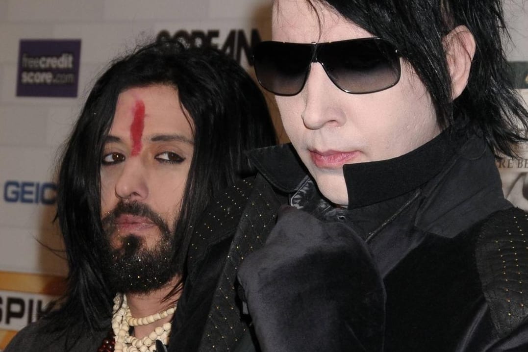 Jeordie White spielte erstmals im Jahr 1994 in der Band von Marilyn Manson.