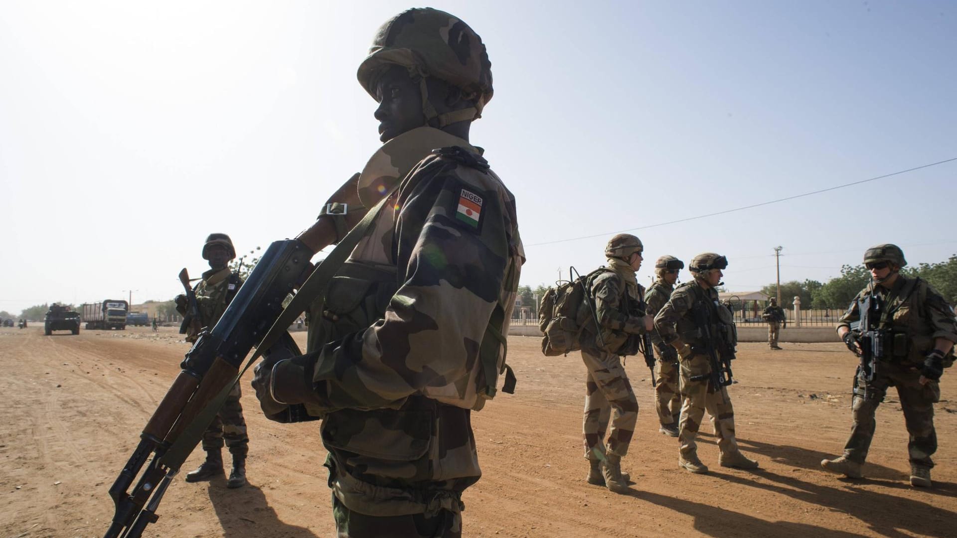 Boko Haram kämpft seit dem Jahr 2009 gewaltsam für die Errichtung eines islamischen Gottesstaats im mehrheitlich muslimischen Nordosten Nigerias. (Symbolbild/Nigerianische Soldaten) Boko Haram kämpft seit dem Jahr 2009 gewaltsam für die Errichtung eines islamischen Gottesstaats im mehrheitlich muslimischen Nordosten Nigerias. (Symbolbild/Nigerianische Soldaten)
