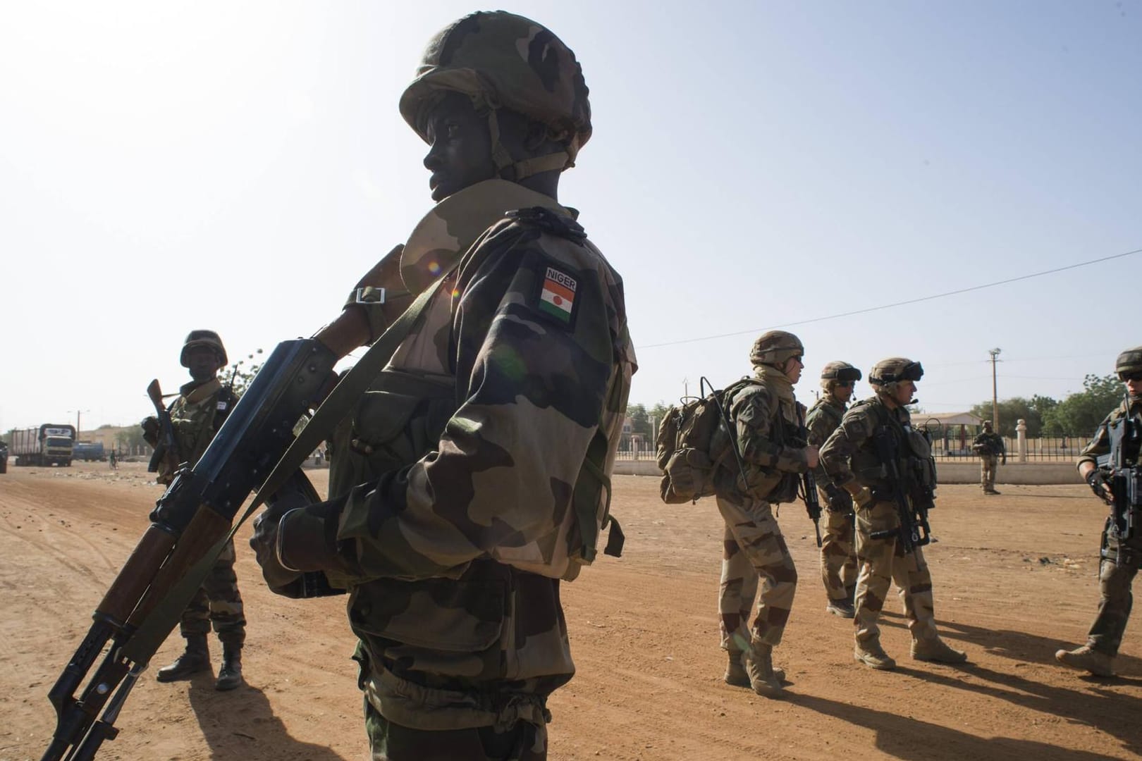 Boko Haram kämpft seit dem Jahr 2009 gewaltsam für die Errichtung eines islamischen Gottesstaats im mehrheitlich muslimischen Nordosten Nigerias. (Symbolbild/Nigerianische Soldaten)