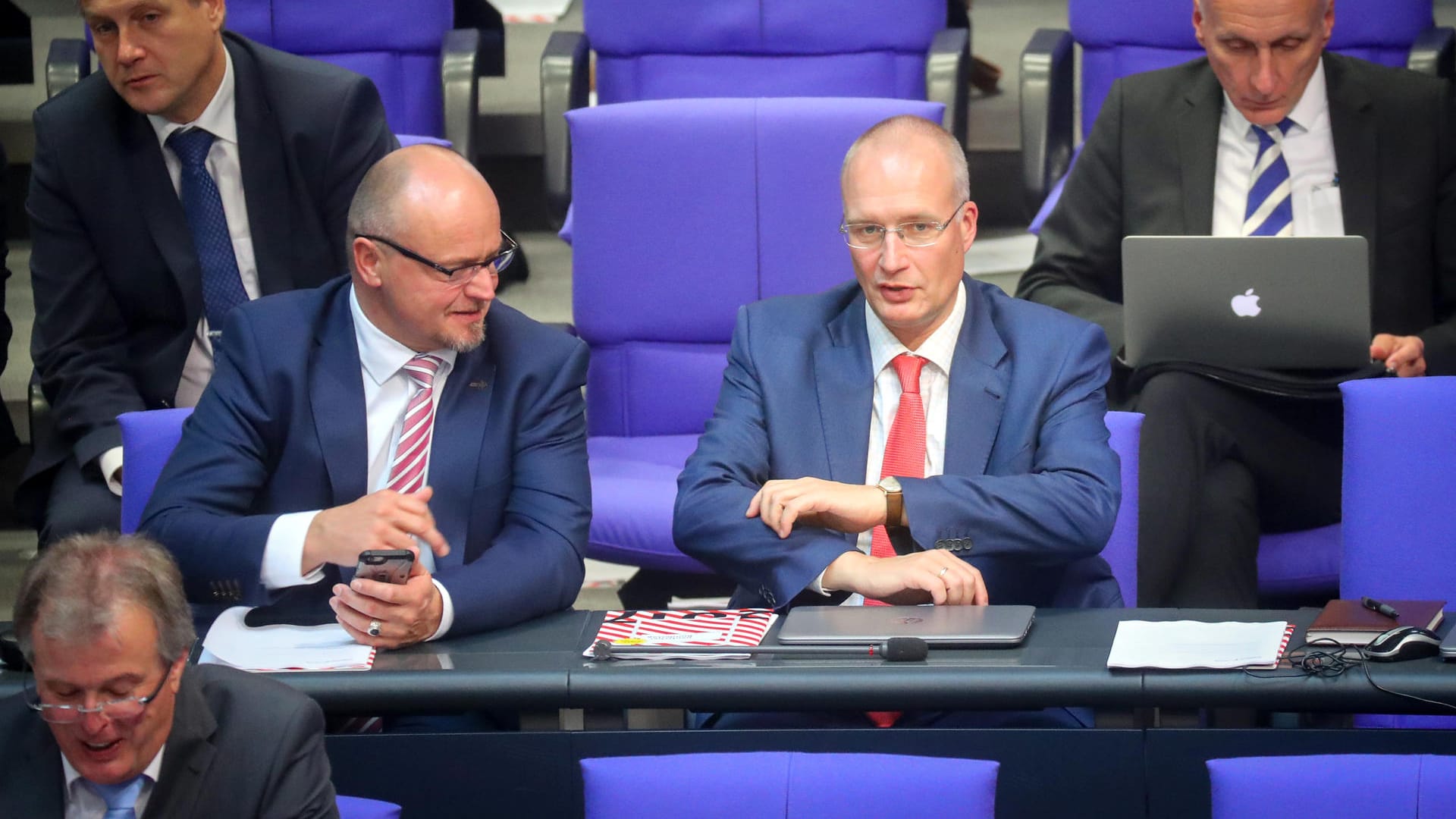 Der AfD-Bundestagsabgeordnete Jörn König an der konstituierenden Sitzung des Bundestages teil.