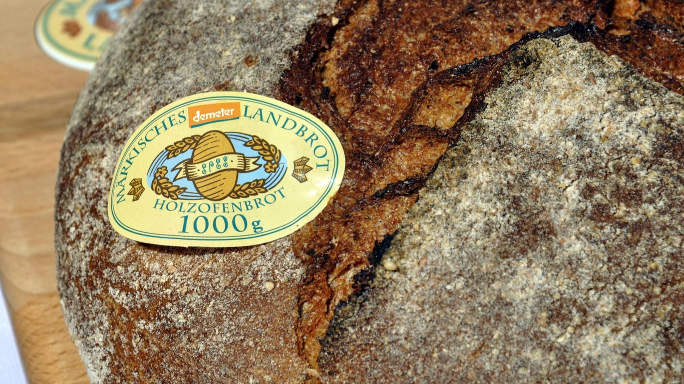 Brotmarke: Der Aufkleber auf frischem Brot hat einen ganz bestimmten Zweck.
