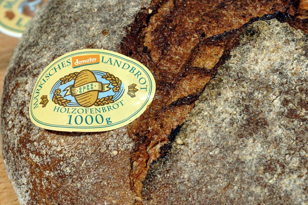 Brotmarke: Der Aufkleber auf frischem Brot hat einen ganz bestimmten Zweck.