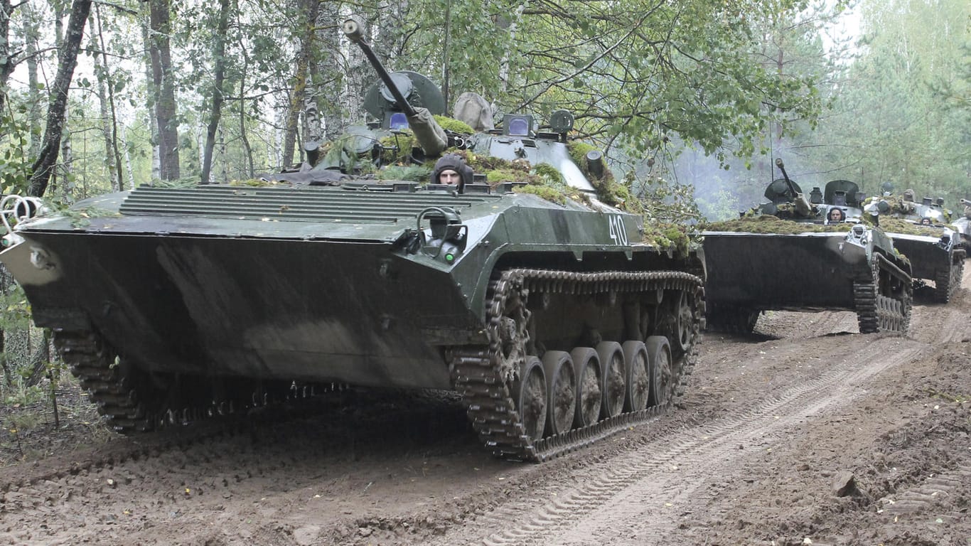 Panzer der weißrussischen Armee während des russisch-weißrussischen Großmanöver "Sapad".