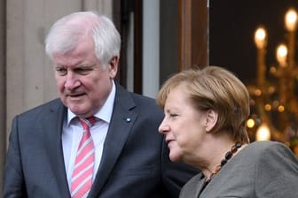 Bundeskanzlerin Merkel (CDU) und Bayerns Ministerpräsident Seehofer (CSU) in einer Verhandlungspause der Sondierungsgespräche.