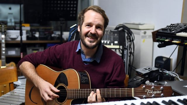 Gisbert zu Knyphausen in Berlin in seinem Tonstudio.