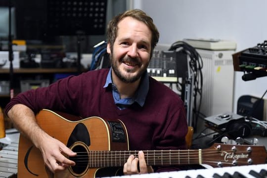 Gisbert zu Knyphausen in Berlin in seinem Tonstudio.