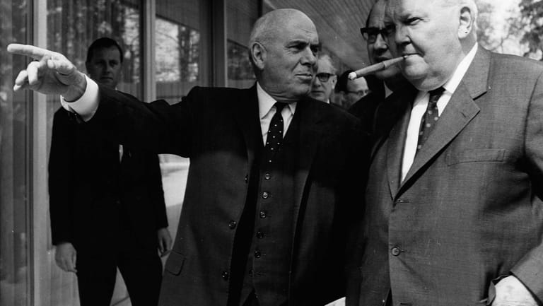 Ludwig Erhard, 1960, hier noch als Vize-Kanzler. Drei Jahre später löst er Adenauer ab.