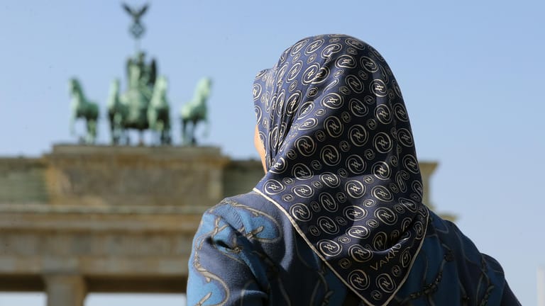 Die Scharia gilt auch in Deutschland: Muslime wollen mit ihrem Verhalten Gott gefallen.