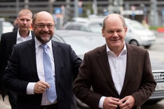 Hamburgs Erster Bürgermeister Olaf Scholz und der SPD-Vorsitzende Martin Schulz kommen zur Regionalkonferenz der SPD in Hamburg.