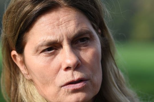 Fernsehköchin und Buchautorin Sarah Wiener betreibt seit drei Jahren einen Bio-Bauernhof in Brandenburg.