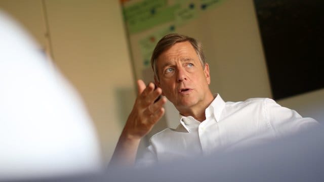 Der "heute journal"-Moderator und Journalist Claus Kleber führte ein konstruktives Gespräch mit Kleingärtnern aus Ostthüringen. Der "heute journal"-Moderator und Journalist Claus Kleber führte ein konstruktives Gespräch mit Kleingärtnern aus Ostthüringen.