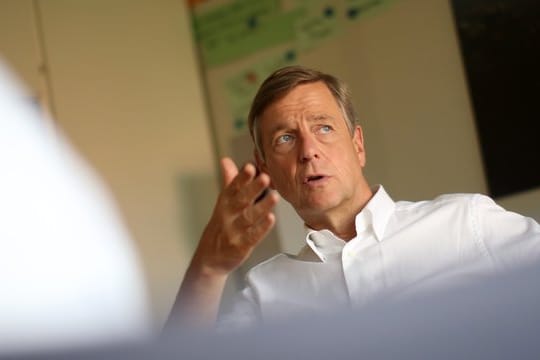 Der "heute journal"-Moderator und Journalist Claus Kleber führte ein konstruktives Gespräch mit Kleingärtnern aus Ostthüringen.