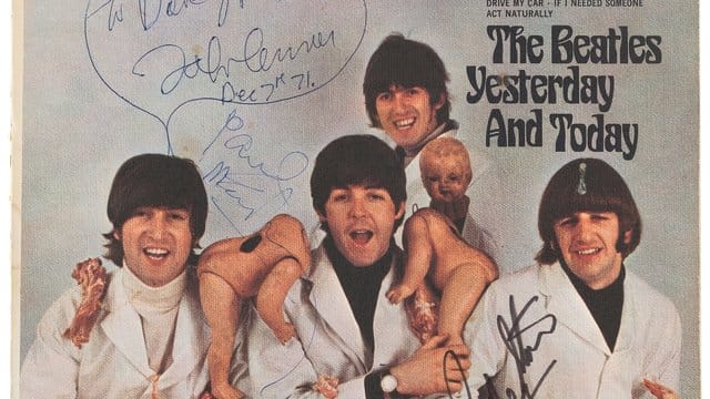 Das ursprüngliche Cover der "Yesterday and Today"-Platte: Nach Kritik kam das Album mit einem neuen Titelbild heraus. Das ursprüngliche Cover der "Yesterday and Today"-Platte: Nach Kritik kam das Album mit einem neuen Titelbild heraus.