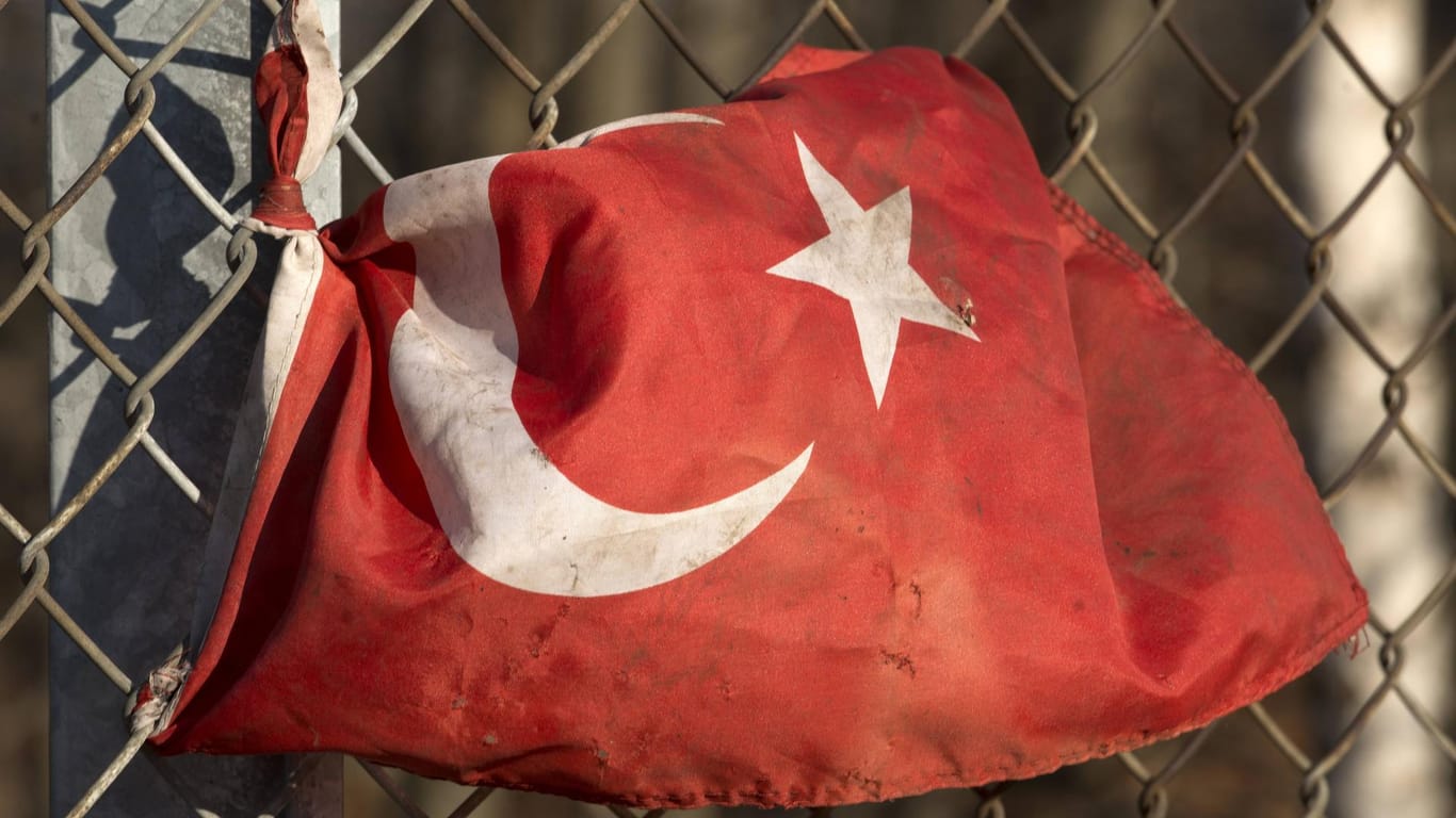 Kurz vor dem Nationalfeiertag in der Türkei, gelang es den Behörden zahlreiche IS-Anhänger zu inhaftieren. Einige stünden im Verdacht einen Anschlag geplant zu haben.