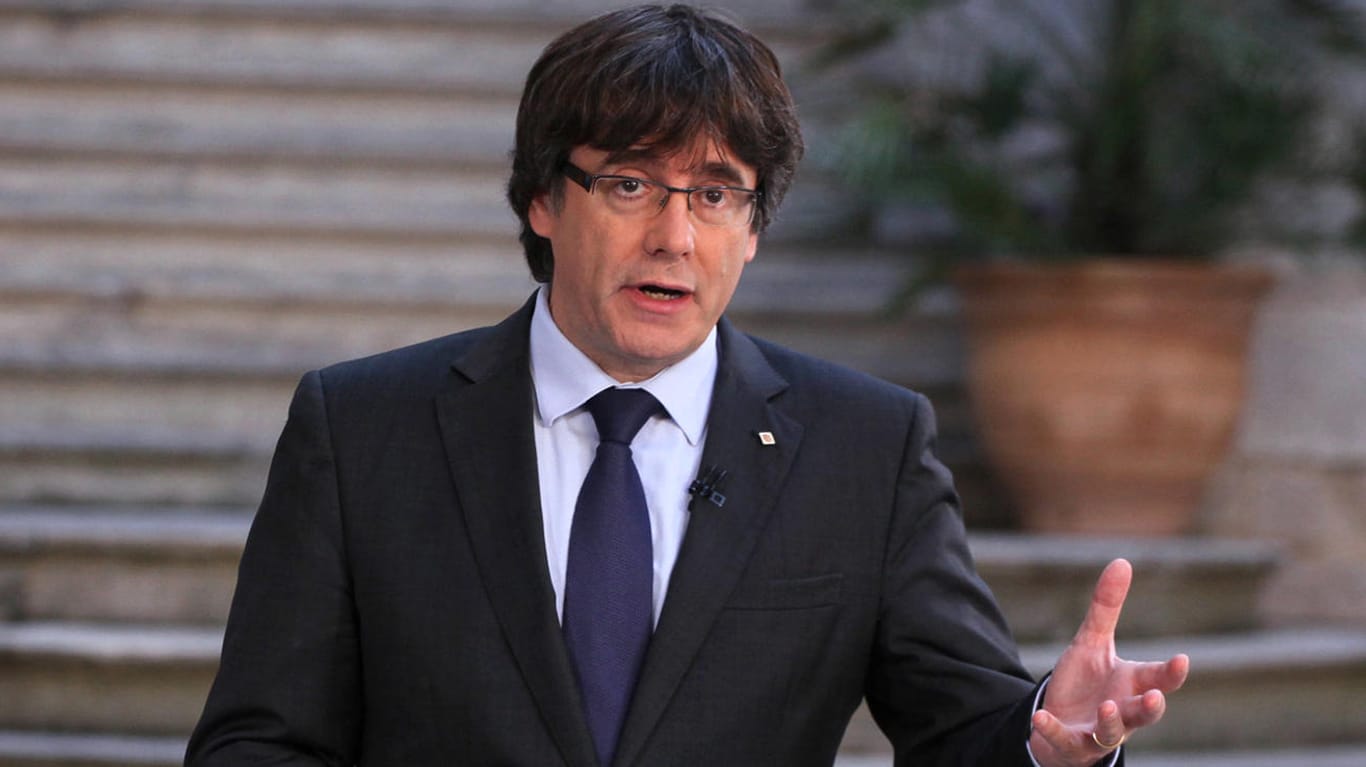 Carles Puigdemont wird Rebellion, Auflehnung gegen die Staatsgewalt und Unterschlagung öffentlicher Gelder vorgeworfen.
