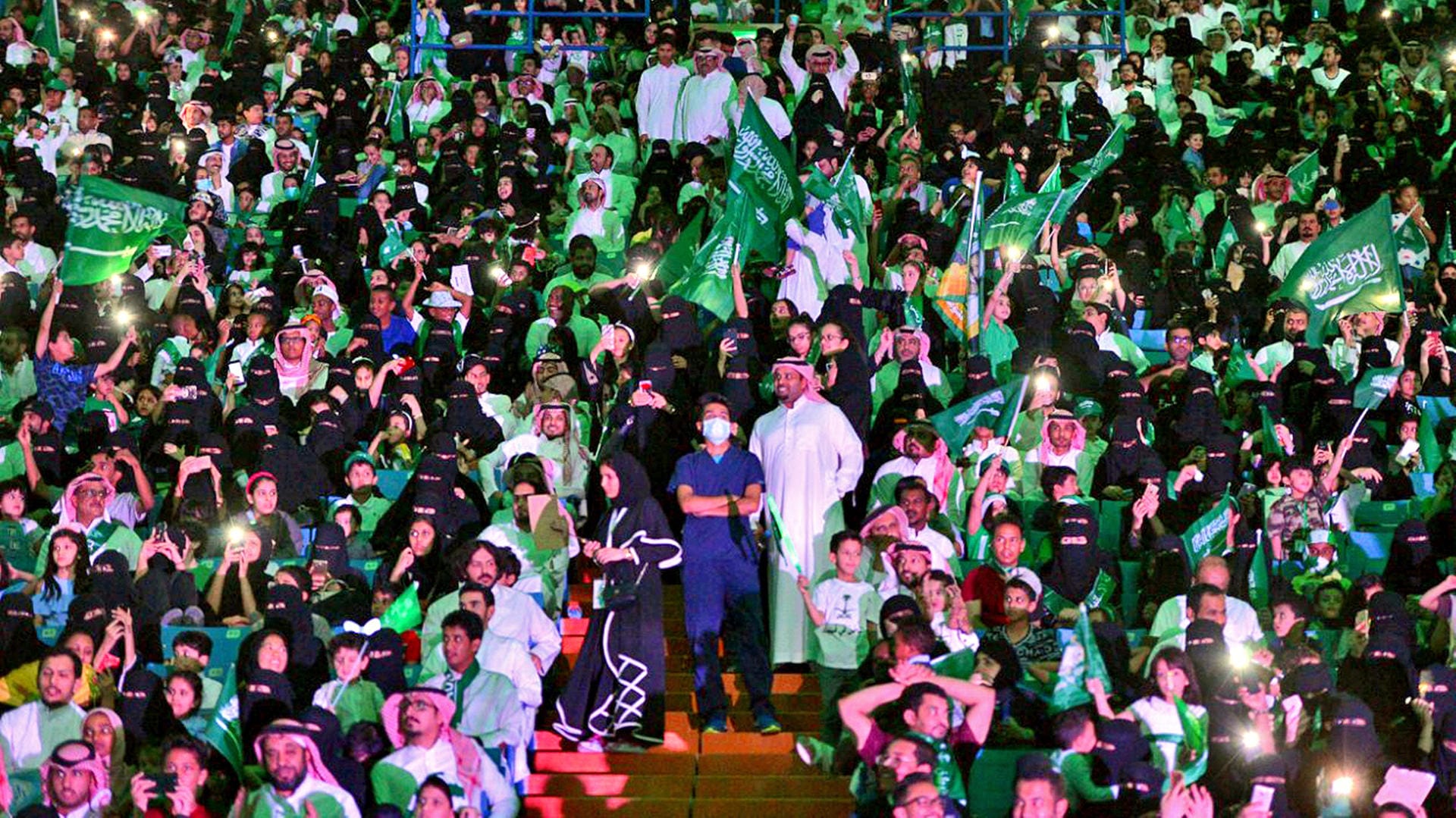Einmalig durften Frauen in Saudi-Arabien am vergangenen Nationalfeiertag Ende September auch schon einmal in Sportstadien. Einmalig durften Frauen in Saudi-Arabien am vergangenen Nationalfeiertag Ende September auch schon einmal in Sportstadien.