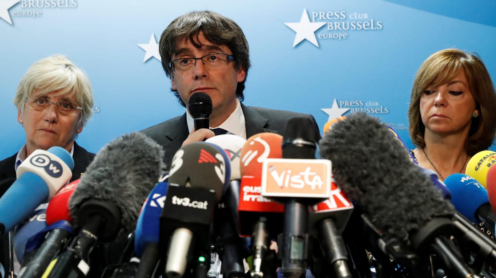 Carles Puigdemont bei seiner Pressekonferenz in Brüssel. Er will in Belgien kein politisches Asyl beantragen. Carles Puigdemont bei seiner Pressekonferenz in Brüssel. Er will in Belgien kein politisches Asyl beantragen.