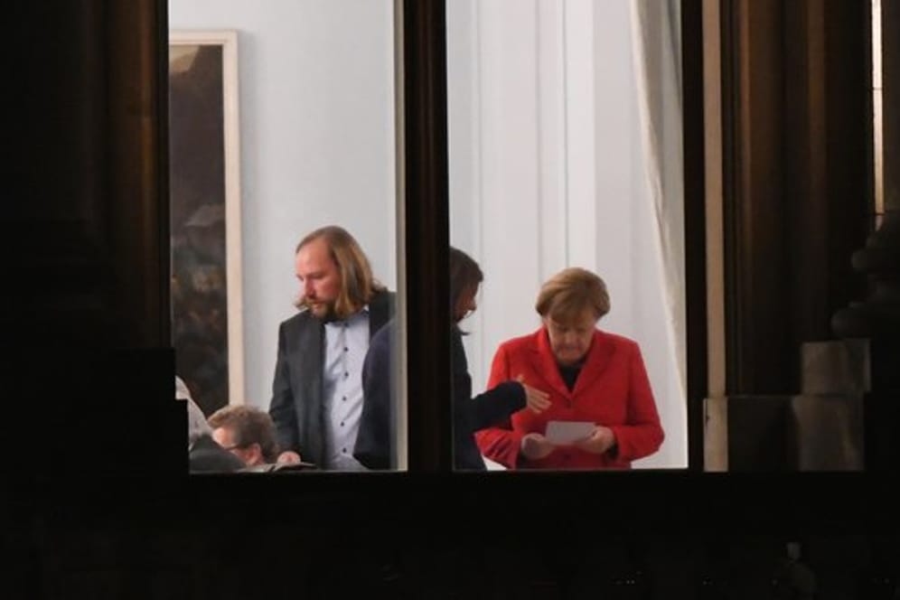 Sondierungsgespräche in Berlin: Bundeskanzlerin Angela Merkel (r-l) und die Grünen-Fraktionsvorsitzenden Katrin Göring-Eckardt und Anton Hofreiter.