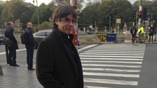 Der abgesetzte katalanische Regionalpräsident Carles Puigdemont geht am 31. Der abgesetzte katalanische Regionalpräsident Carles Puigdemont geht am 31.