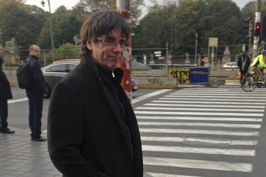 Der abgesetzte katalanische Regionalpräsident Carles Puigdemont geht am 31.