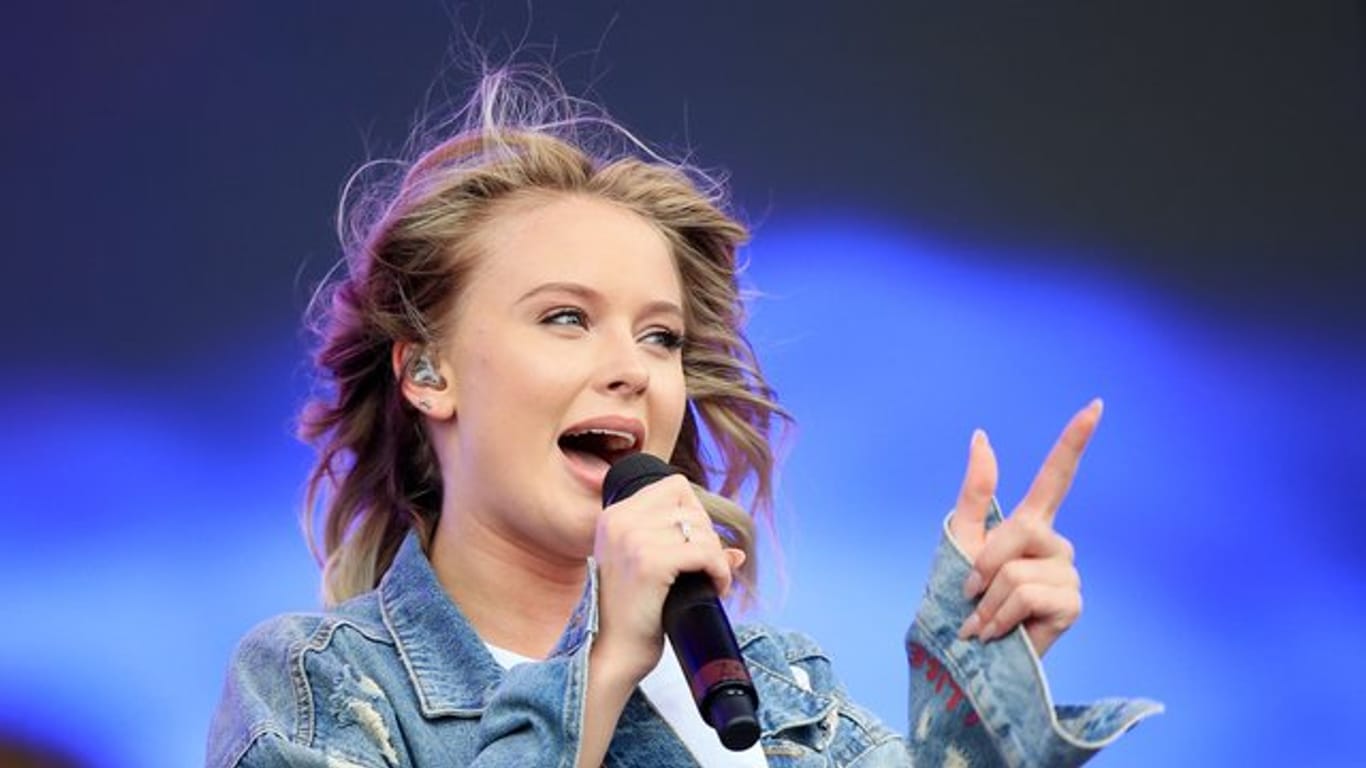 Die schwedische Sängerin Zara Larsson wäre gerne in einem anderen Jahrzehnt aufgewachsen.