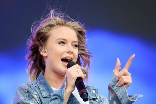 Die schwedische Sängerin Zara Larsson wäre gerne in einem anderen Jahrzehnt aufgewachsen.