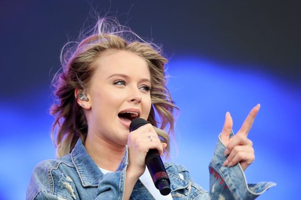 Die schwedische Sängerin Zara Larsson wäre gerne in einem anderen Jahrzehnt aufgewachsen.