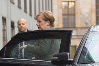 Bundeskanzlerin Angela Merkel kommt in Berlin zu einer weiteren Runde der Sondierungsgespräche für eine Jamaika-Koalition.