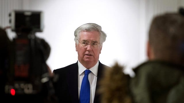 Fallon gilt als enger Verbündeter von Premierministerin Theresa May. Fallon gilt als enger Verbündeter von Premierministerin Theresa May.