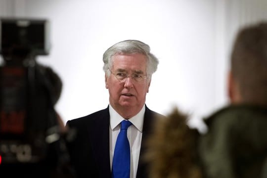 Fallon gilt als enger Verbündeter von Premierministerin Theresa May.
