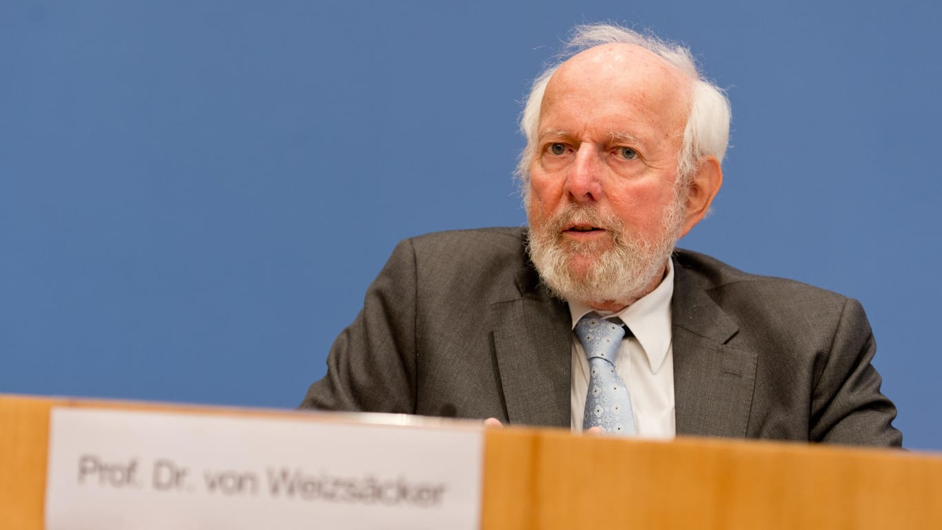 Ernst Ulrich von Weizsäcker, Präsident des Club of Roma International, warnt vor Schnellschüssen in Sachen Verbrennungsmotor.