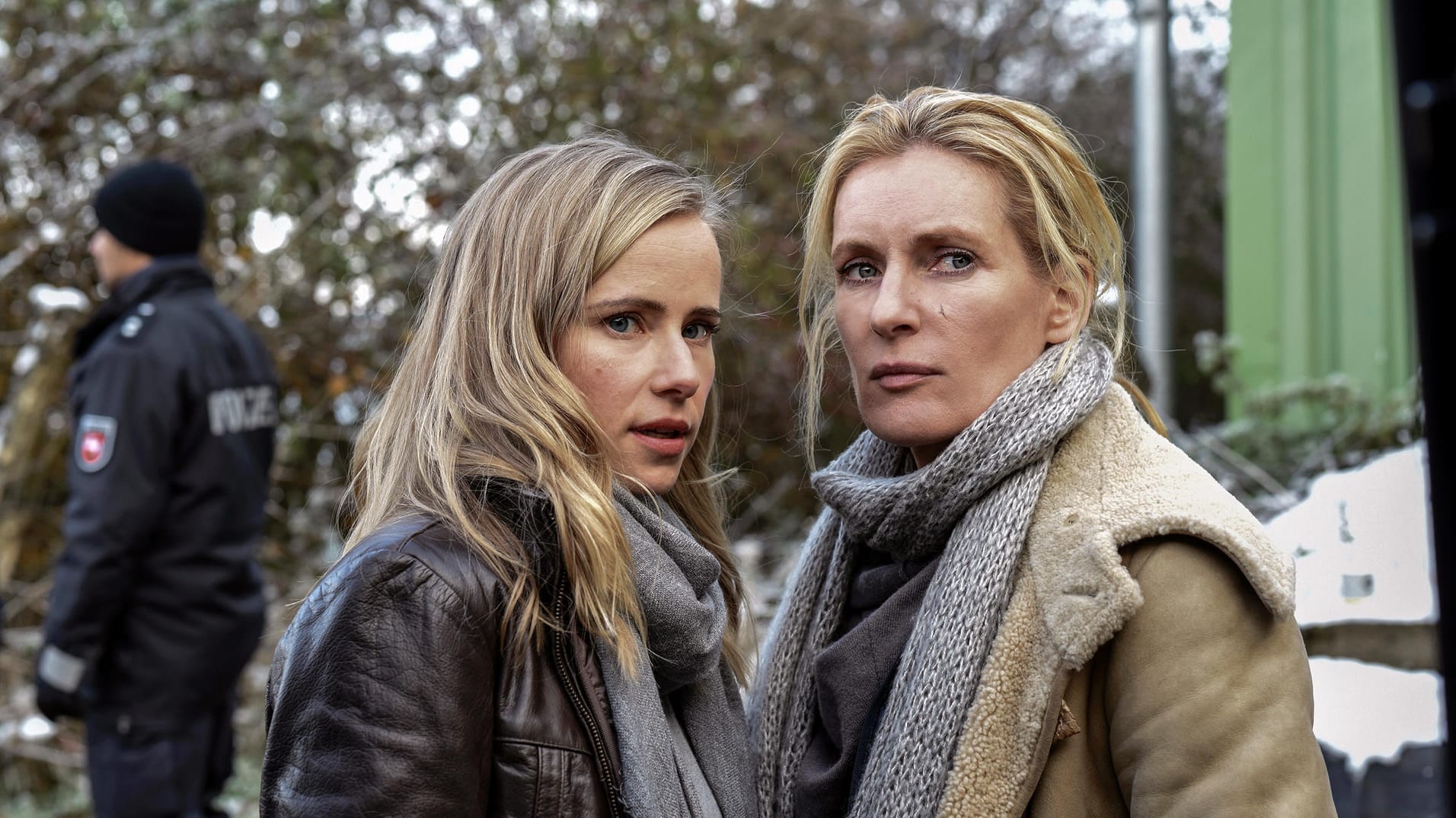 Kommissarin Lindholm (Maria Furtwängler) und Kollegin Schäfer (Susanne Bormann ermitteln im Fall Holdt.